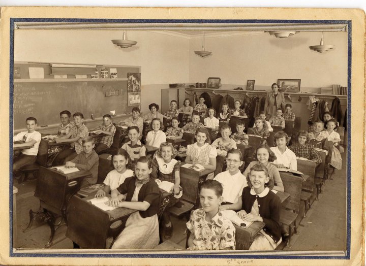 classof60hereisyourhutchinsclasspicturein195354mrsandersonsclass.jpg